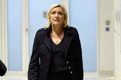 'Khe cửa hẹp' cho bà Marine Le Pen một lần nữa tranh cử Tổng thống Pháp