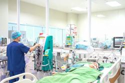 20 trẻ đuối nước nhập Bệnh viện Nhi Trung ương: Đừng chủ quan khi cho con học bơi