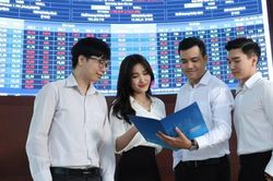 Chứng kho&aacute;n Vietcombank bị đ&aacute;nh bật khỏi Top 10 c&ocirc;ng ty m&ocirc;i giới