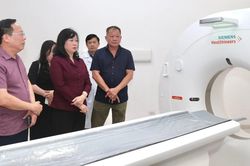 Bộ trưởng Đào Hồng Lan kiểm tra lần cuối trước ngày Bệnh viện Việt Đức cơ sở Ninh Bình hoạt động