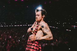 Harry Styles lập kỷ lục Guinness mới tại Wembley