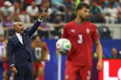 HLV tuyển Bồ Đào Nha mất việc sau khi Ronaldo vỡ mộng vô địch World Cup