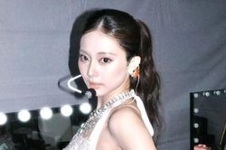 Tzuyu (TWICE) khoe ảnh hậu trường sau đêm diễn, gây sốt với nhan sắc như búp bê