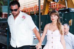 Taylor Swift thắng kiện ngay sau khi kết hôn