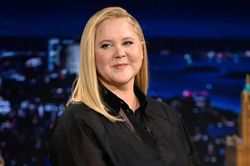 Nữ diễn viên Amy Schumer khoe vóc dáng thon gọn sau loạt biến cố