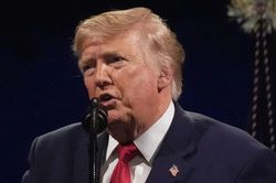 Ông Trump lại 'gây bão' với ảnh chế vợ chồng Obama