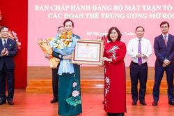 Trung ương Hội LHPN Việt Nam nhận Huân chương Lao động Hạng Ba về thành tích thực hiện tinh gọn bộ máy