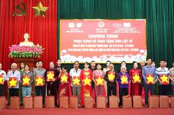 Xúc động với 'Hành trình tri ân - Phủ màu di ảnh liệt sĩ'