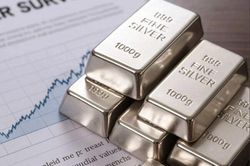 Giá bạc chia đôi từ đỉnh, người ôm hàng rơi vào thế kẹt: 'Giữ thì mệt mỏi, bán thì lỗ sâu'