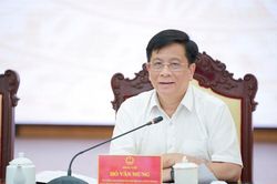 Chủ tịch UBND tỉnh An Giang chủ trì họp thông qua nhiều nội dung quan trọng