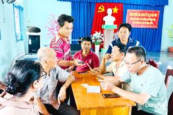 Hỗ trợ đồng bào dân tộc thiểu số chuyển đổi số