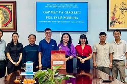 Trường THPT chuyên Hùng Vương làm việc với Giám đốc điều hành Viện Nghiên cứu cao cấp về Toán