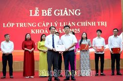 Bế giảng lớp Trung cấp Lý luận chính trị khóa 3 năm 2025