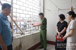 Kiểm tra công tác quản lý nhà nước về phòng cháy, chữa cháy tại phường Đông Kinh