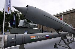 UAE đ&agrave;m ph&aacute;n mua t&ecirc;n lửa si&ecirc;u thanh BrahMos v&agrave; hệ thống AI từ Ấn Độ