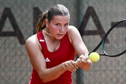 Tài năng trẻ Ida Wobker bị xử thua tại Wimbledon 2026 sau sự cố ném vợt
