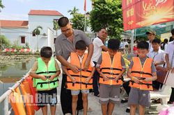 X&atilde; &Yacute; Y&ecirc;n ph&aacute;t động to&agrave;n d&acirc;n luyện tập m&ocirc;n bơi, gi&aacute;o dục kỹ năng ph&ograve;ng, chống đuối nước trẻ em