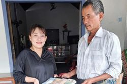 Người đ&agrave;n &ocirc;ng ở Vĩnh Linh trả lại gần 75 triệu đồng cho người đ&aacute;nh mất