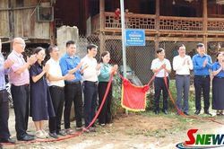 Khánh thành công trình 'Thắp sáng bản làng - Tuyến đường thanh niên Khối Đảng'