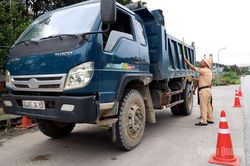 Kiên quyết xử lý xe quá khổ, quá tải
