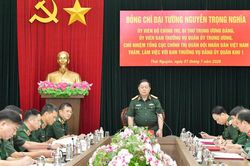 Đại tướng Nguyễn Trọng Nghĩa l&agrave;m việc với Ban Thường vụ Đảng ủy Qu&acirc;n khu 1