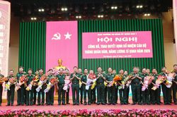 Quân khu 1: Thăng quân hàm Đại tá cho 21 cán bộ