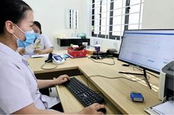 Để người d&acirc;n hưởng lợi từ y tế số