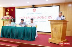 Bộ C&ocirc;ng Thương tiếp tục ho&agrave;n thiện cơ chế ph&aacute;t triển điện mặt trời m&aacute;i nh&agrave; v&agrave; hệ thống lưu trữ năng lượng