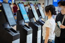 Nội Bài triển khai kiosk sinh trắc học mới, hành khách check-in chỉ trong vài giây
