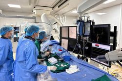 Đau đầu kéo dài, bất ngờ phát hiện 'quả bom nổ chậm' trong não