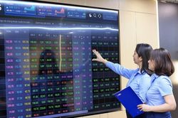Nâng chất lượng doanh nghiệp để khơi thông dòng vốn qua thị trường chứng khoán