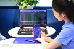 Chứng kho&aacute;n ng&agrave;y 7/7: D&ograve;ng tiền trở lại nh&oacute;m chứng kho&aacute;n, VN-Index lấy lại sắc xanh