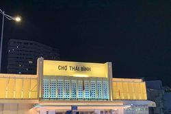 TP.HCM: C&aacute;c cơ sở dịch vụ phải giảm 50% c&ocirc;ng suất chiếu s&aacute;ng quảng c&aacute;o trang tr&iacute; ngo&agrave;i trời