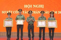 Chú trọng ứng dụng khoa học công nghệ trong công tác trang bị và kho vận
