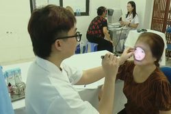 Hà Nội chăm sóc sức khỏe cho người có công