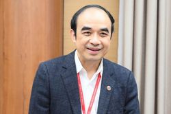 Gi&aacute;o sư Nguyễn Hữu T&uacute; l&agrave;m Hiệu trưởng Trường Đại học Y H&agrave; Nội đến khi nghỉ hưu