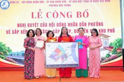Phường Bến Th&agrave;nh c&ocirc;ng bố quyết định về sắp xếp, chia t&aacute;ch, s&aacute;p nhập, đổi t&ecirc;n khu phố
