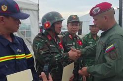 Venezuela trao Huy chương 'Anh hùng Venezuela' cho Đoàn cứu hộ Việt Nam