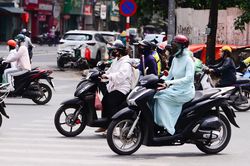 Dự báo thời tiết miền Trung hôm nay 7/7: Nắng nóng 32-35°C, vài nơi có mưa dông