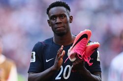 FIFA phủ nhận x&oacute;a thẻ đỏ cầu thủ Mỹ: Chỉ ho&atilde;n thi h&agrave;nh &aacute;n, vẫn phạt 1 tỷ đồng