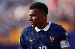 Bị nghị sĩ Paraguay miệt thị, Mbappe nổi giận đáp trả