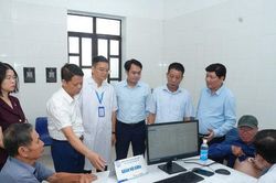 X&atilde; Y&ecirc;n L&atilde;ng kh&aacute;m sức khỏe miễn ph&iacute; cho người d&acirc;n, tri &acirc;n gia đ&igrave;nh ch&iacute;nh s&aacute;ch