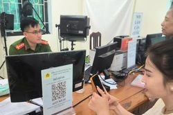 C&ocirc;ng an x&atilde; Trần Ph&uacute; triển khai m&ocirc; h&igrave;nh 'Qu&eacute;t m&atilde; QR - Chấm điểm c&ocirc;ng vụ'