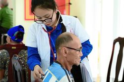 Hơn 700 người dân vùng biên được khám bệnh, cấp thuốc miễn phí trong Chiến dịch Mùa hè xanh 2026
