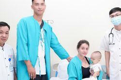 Bệnh viện Trung ương Huế cứu cháu bé người Kazakhstan nuốt phải kim băng sắc nhọn