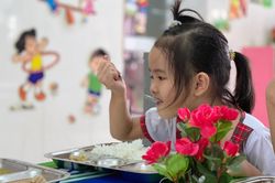 Những sai lầm khi x&acirc;y dựng thực đơn cho trẻ m&agrave; c&aacute;c cha mẹ cần tr&aacute;nh