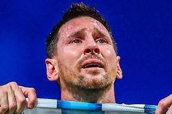 Messi khóc nức nở khi thoát hiểm ngoạn mục trước Ai Cập
