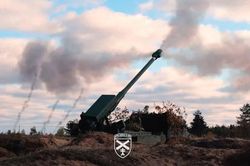 Quốc gia NATO bí ẩn đặt mua lượng lớn đạn pháo 155 mm tầm bắn 40 km cho Ukraine