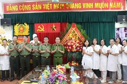 Đáp ứng tốt yêu cầu chăm sóc, bảo vệ sức khỏe cán bộ, chiến sĩ và Nhân dân