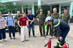 N&acirc;ng cao năng lực xử l&yacute; ch&aacute;y, nổ cho lực lượng tham gia bảo vệ an ninh, trật tự ở cơ sở
